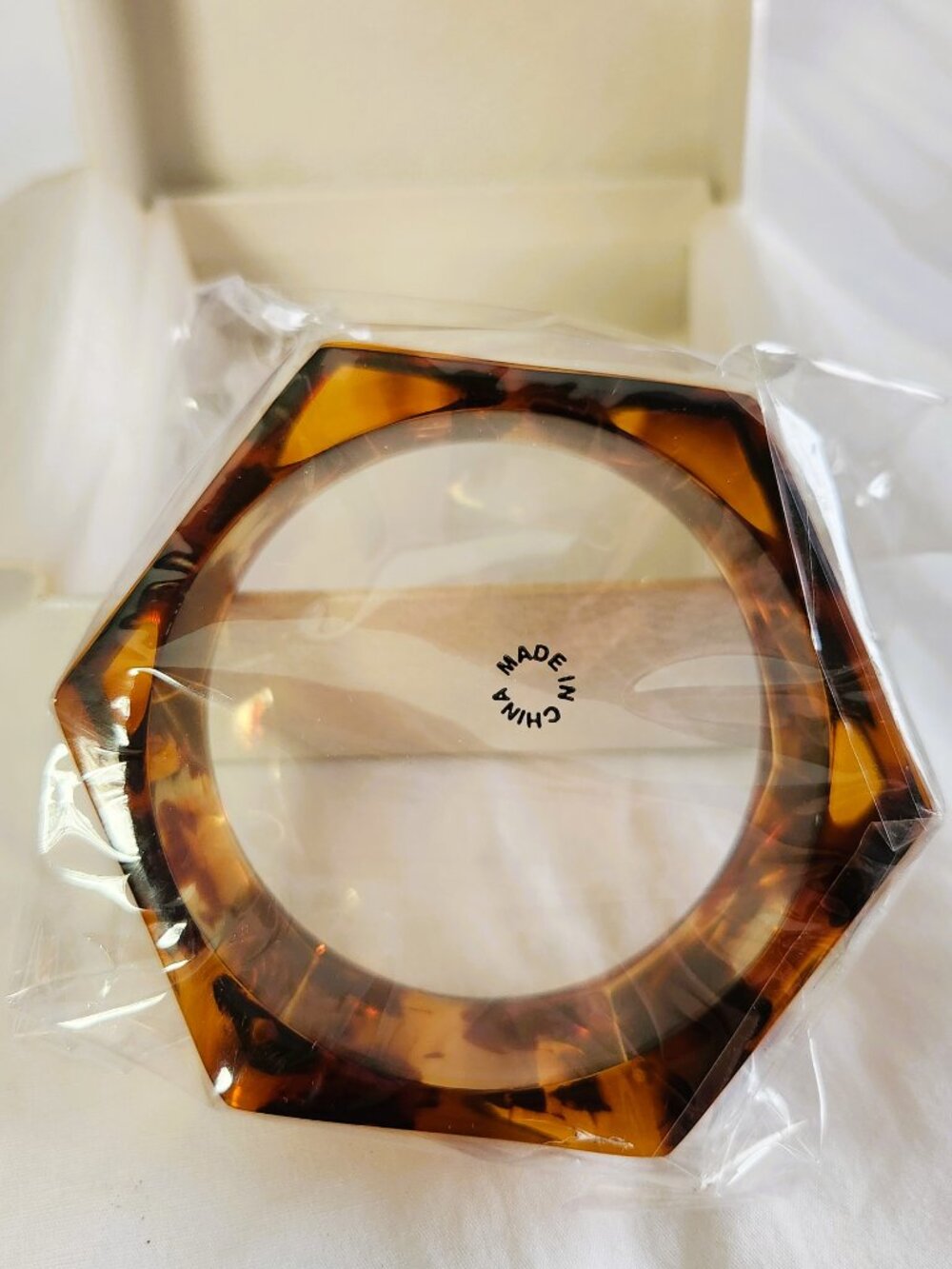 St. John Tortoise Resin Hexagon Bangle Bracelet Brown Acrylic w/ Box New - Picture 4 of 6